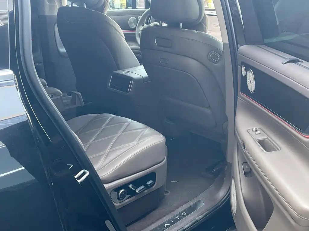 AITO ASK THE WORLD M9