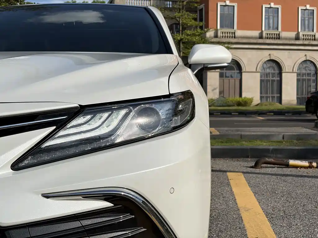 Toyota Camry — миниатюра 18