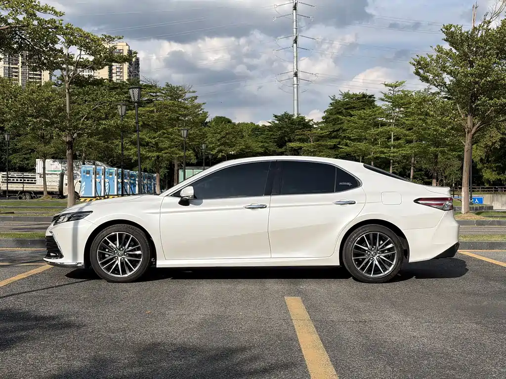 Toyota Camry — миниатюра 7