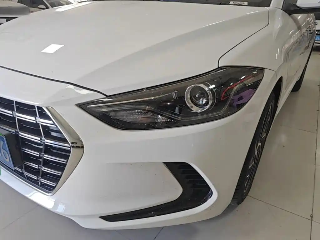 Hyundai Elantra — миниатюра 24