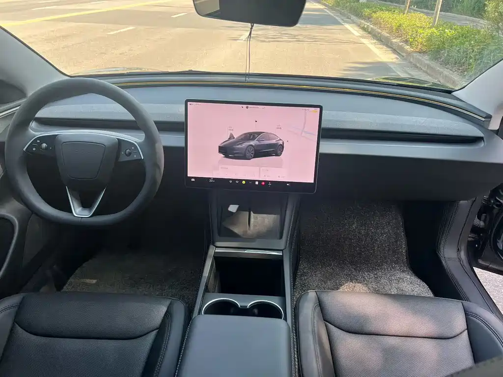 Tesla Model 3 — миниатюра 7