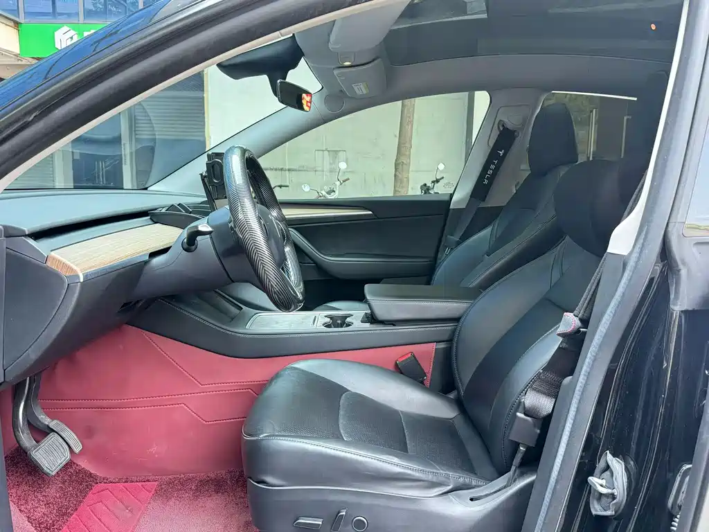 Tesla Model Y — миниатюра 4