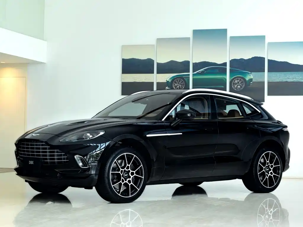 Aston Martin DBX 2024 4.0T V8