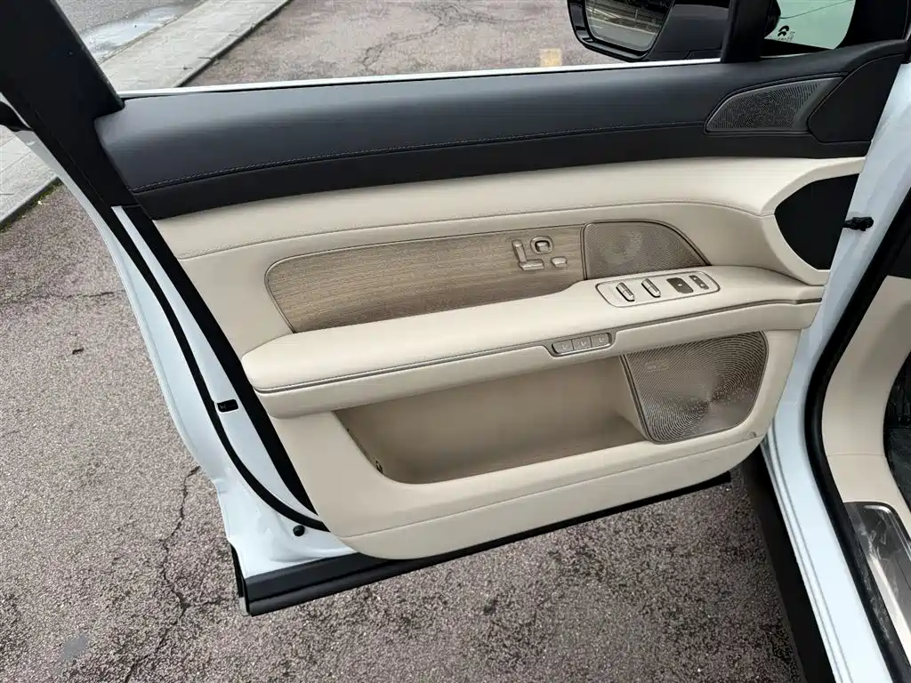 NIO ES8 2026 мест Executive Luxury