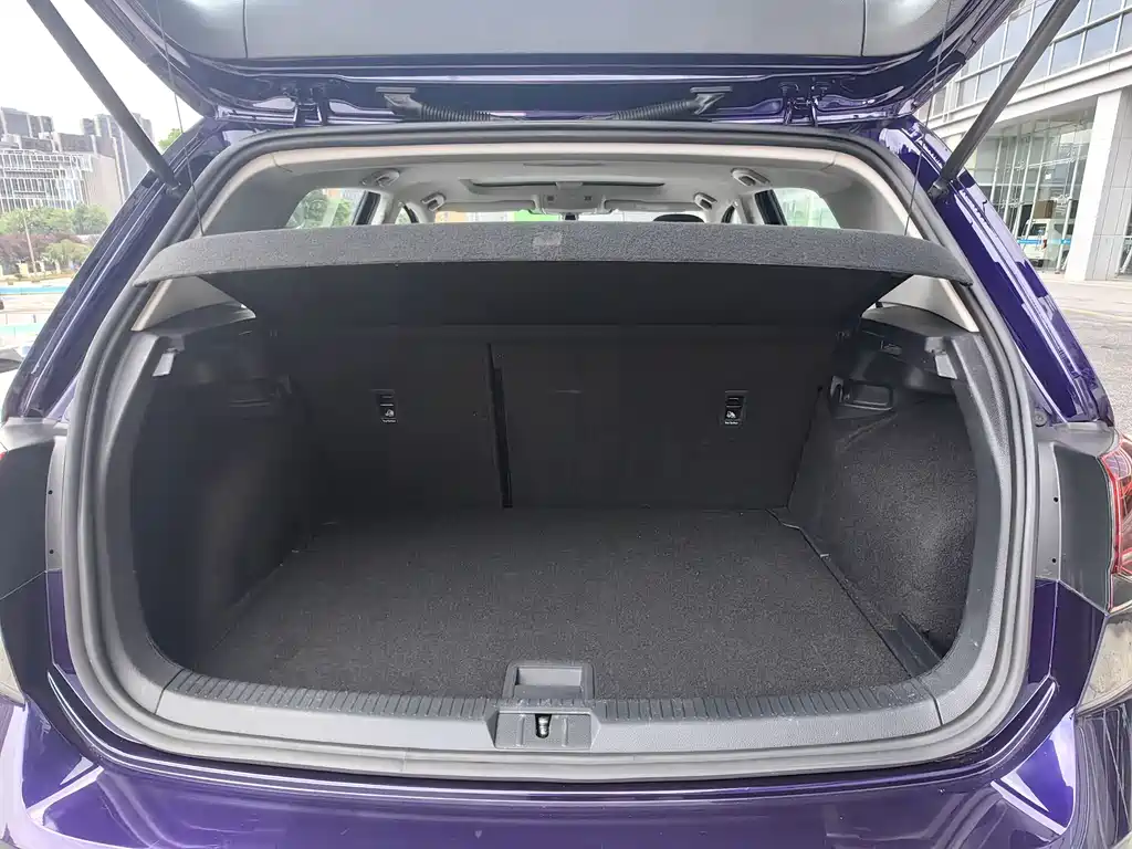 Volkswagen Golf EV — миниатюра 11