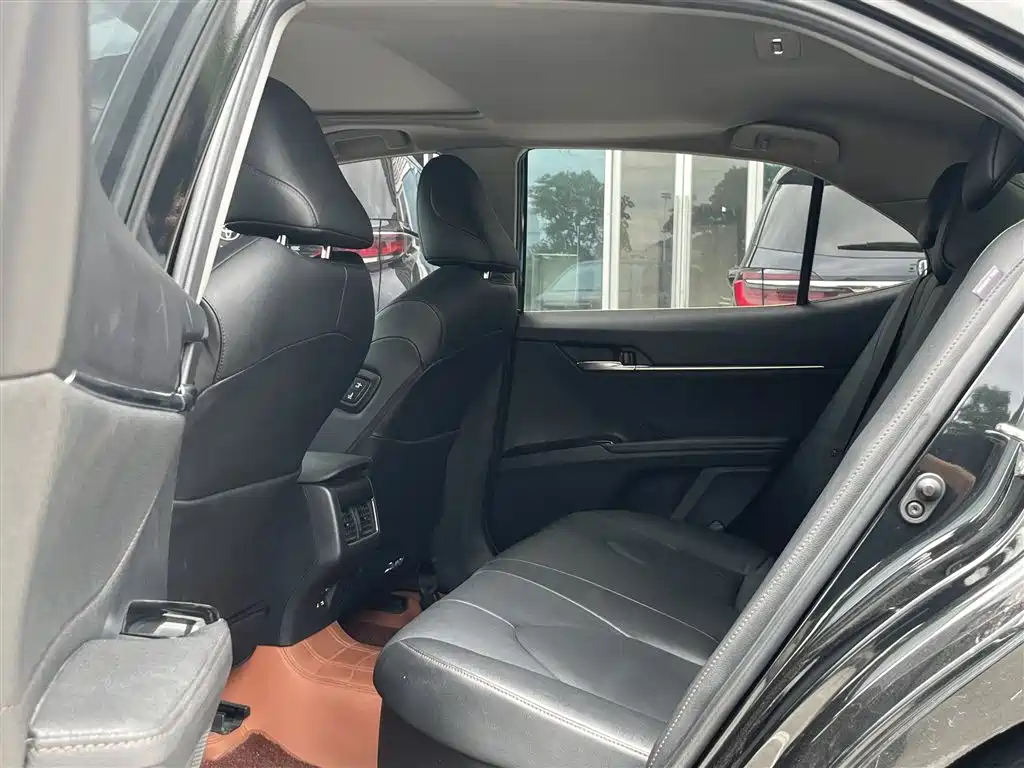 Toyota Camry — миниатюра 7