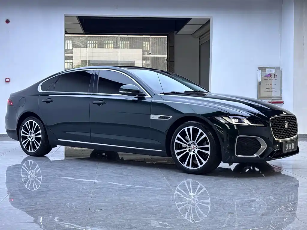 Jaguar XFL — миниатюра 3