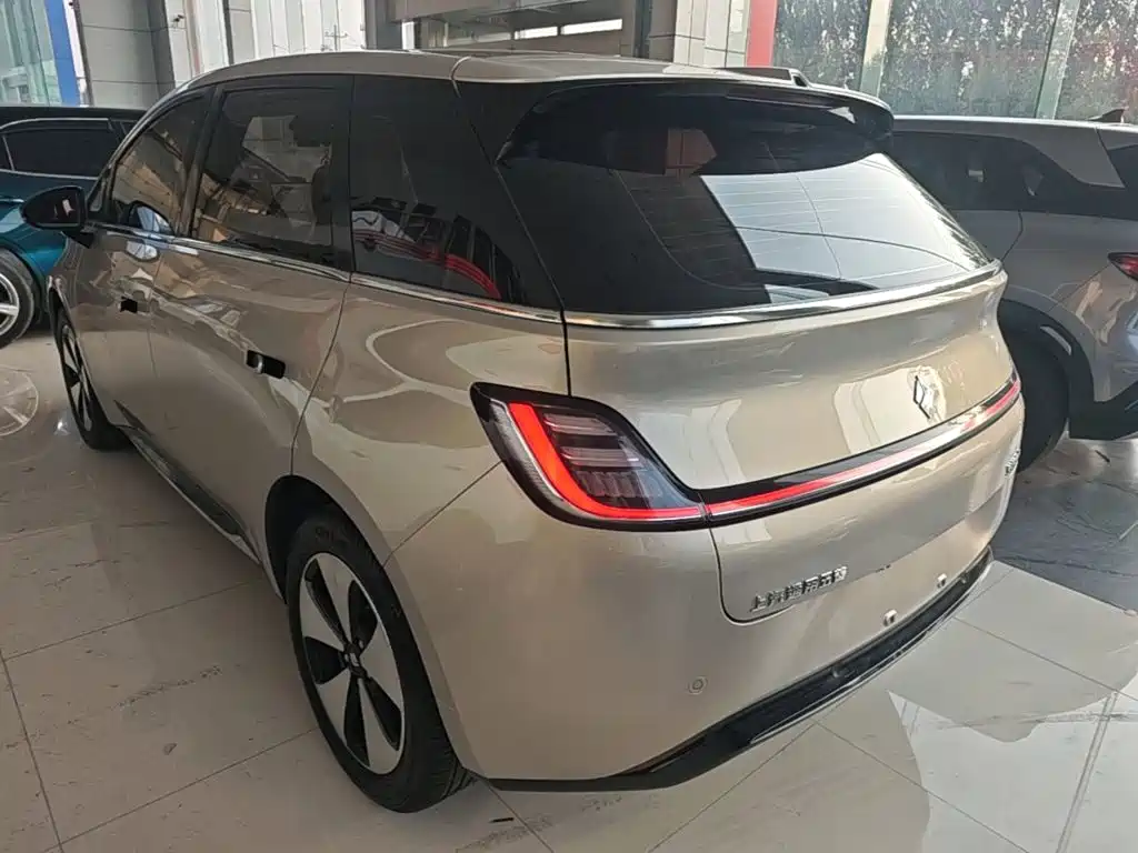 Baojun Yunduo — миниатюра 5