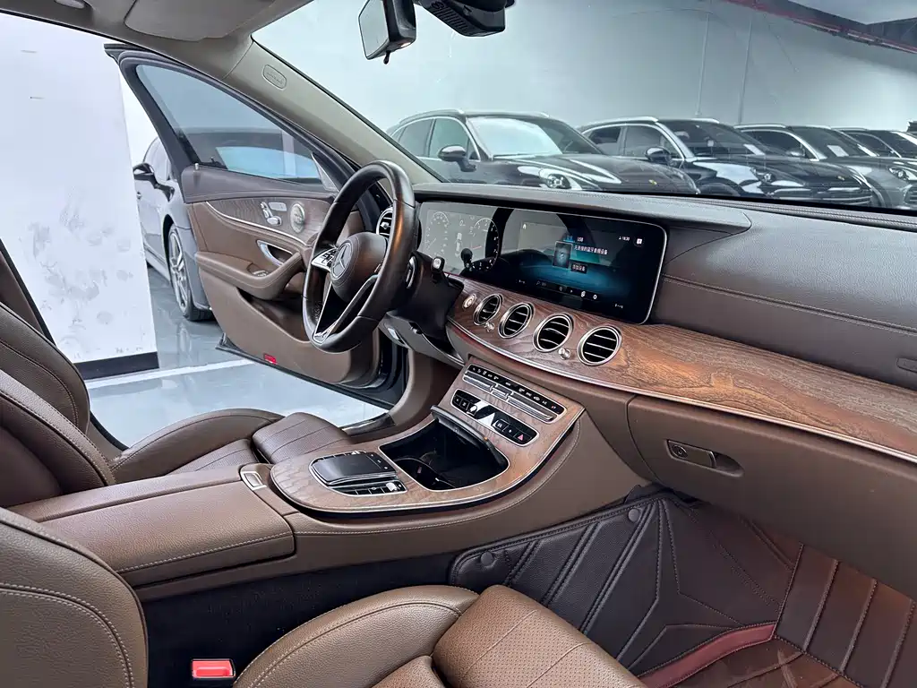 MERCEDES-BENZ E CLASS