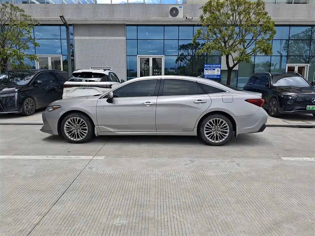 Toyota Avalon — миниатюра 3