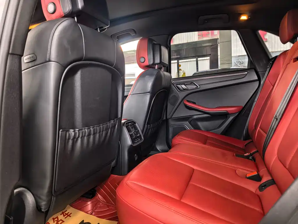 Porsche Macan — миниатюра 11