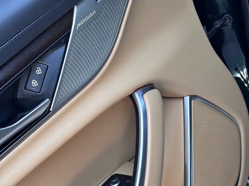 Jaguar XFL — миниатюра 14