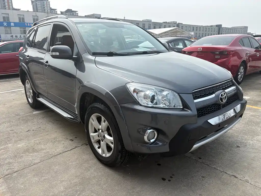 Toyota RAV4 2012 2.4L AT Luxury