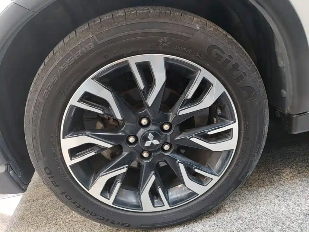 Mitsubishi Outlander — миниатюра 23