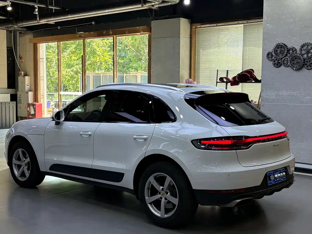 Porsche Macan — миниатюра 4