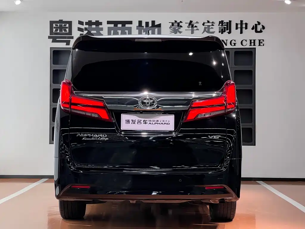 Toyota Alphard — миниатюра 6