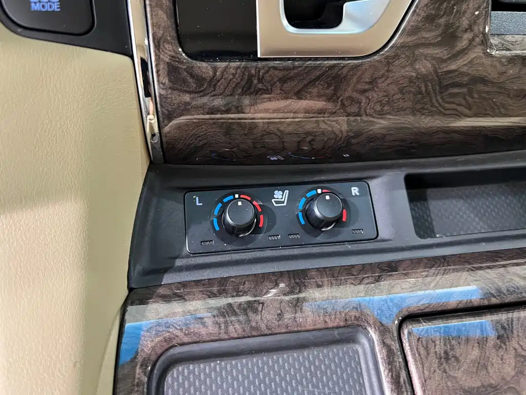 Toyota Alphard — миниатюра 25