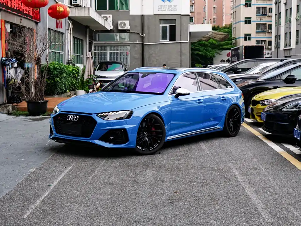 Купить Audi RS 4