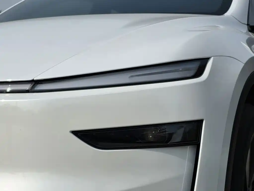 Tesla Model Y — миниатюра 17
