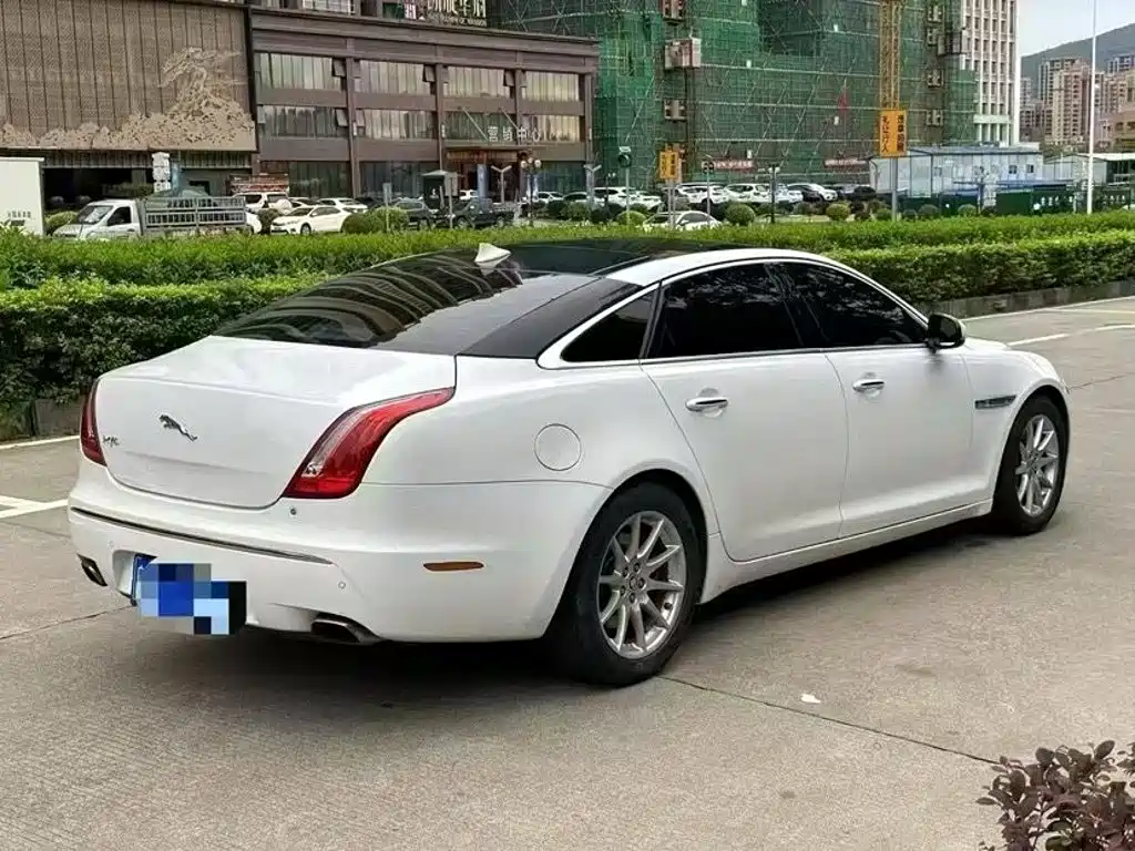 Jaguar XJ — миниатюра 7
