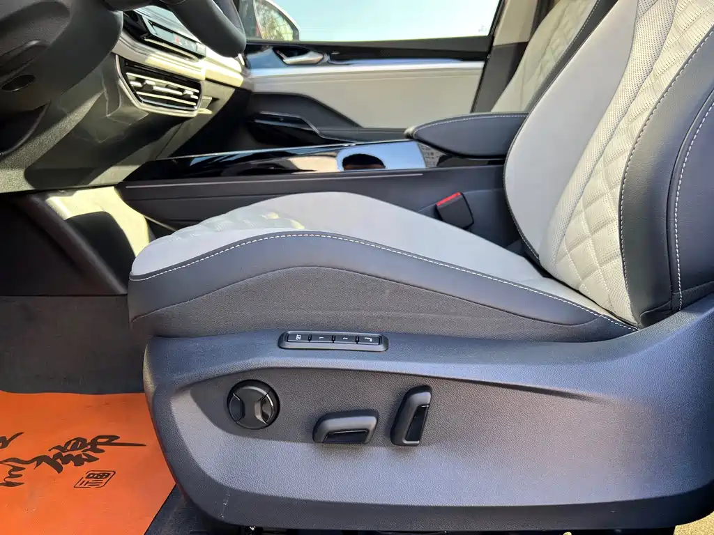 VOLKSWAGEN ID.6 CROZZ