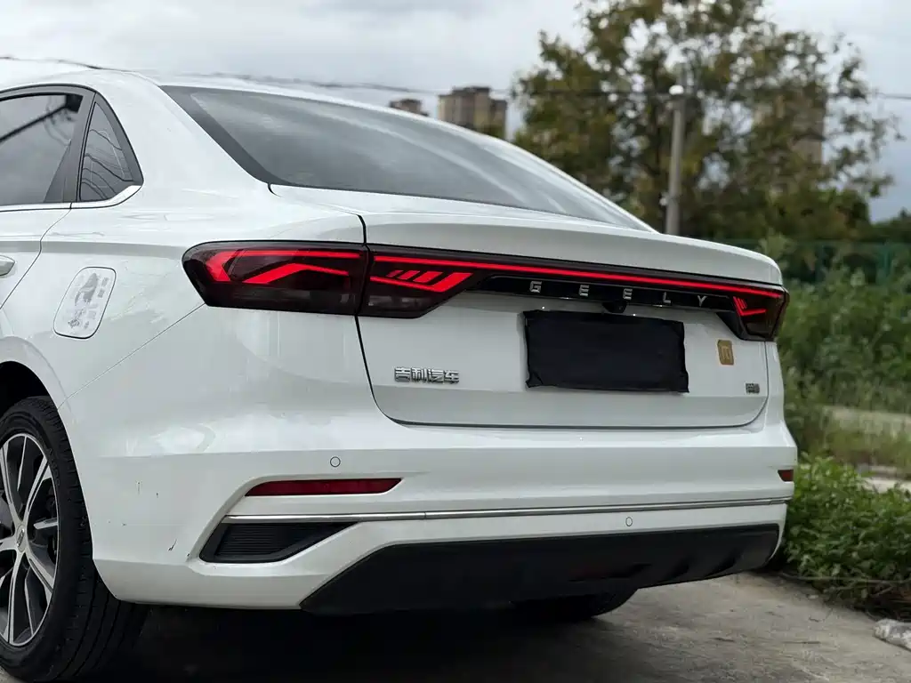 Geely Emgrand — миниатюра 8