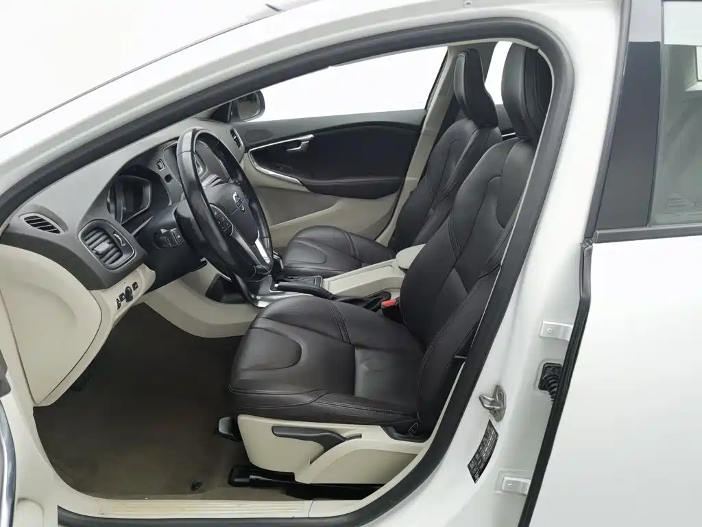 Volvo V40 — миниатюра 10