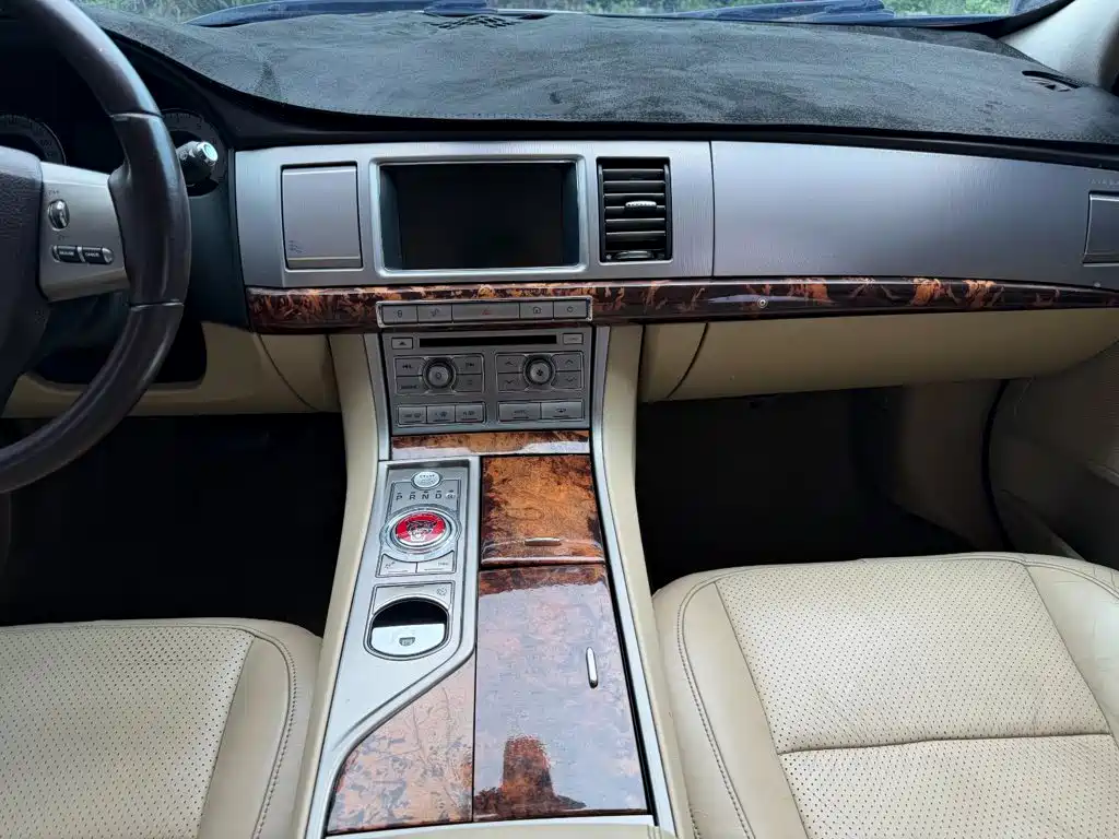 Jaguar XF — миниатюра 16