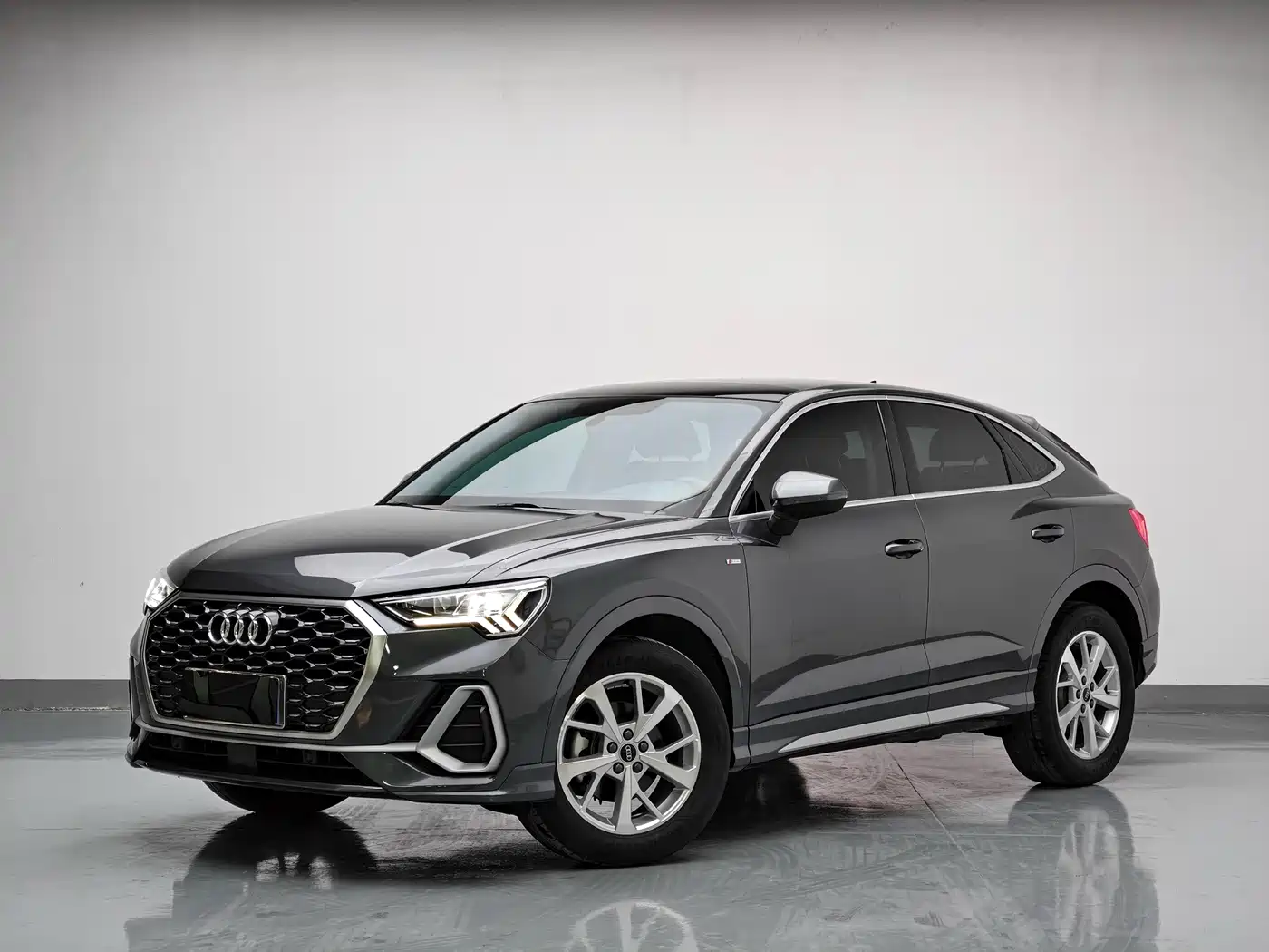 奥迪Q3 Sportback 2023款 35 TFSI 进取型（1.4T） 2023