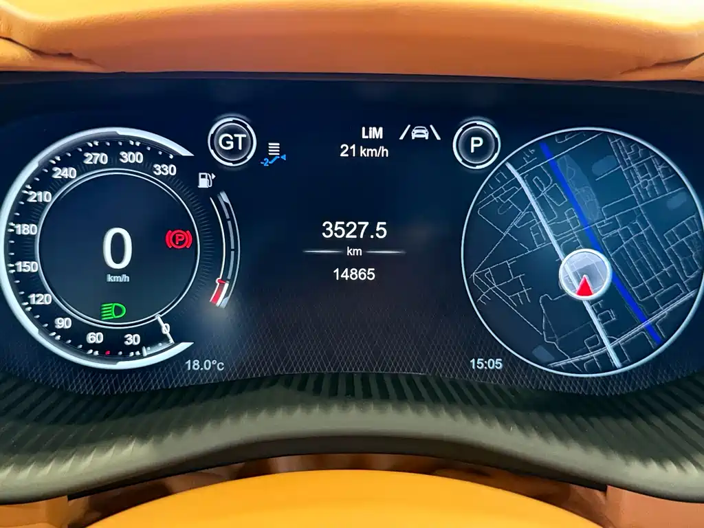 Aston Martin DBX 2022 3.0T STRAIGHT-SIX
