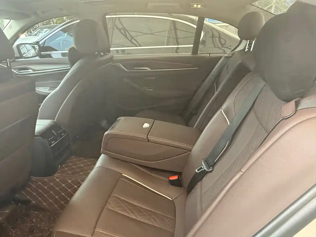 BMW 5 Series — миниатюра 23