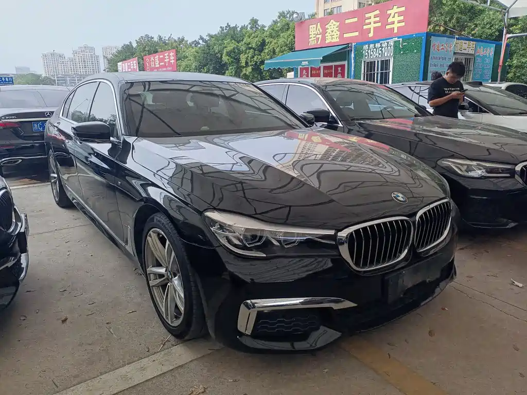 BMW 7 Series — миниатюра 3