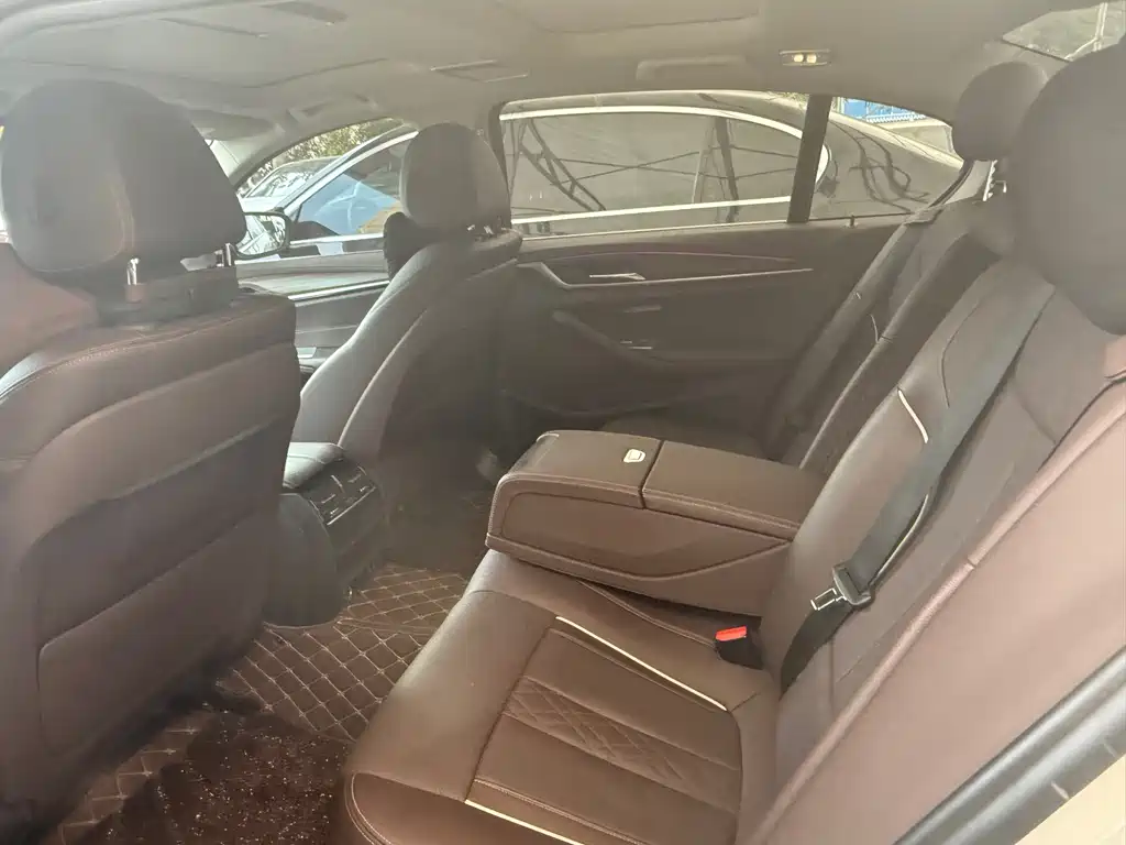 BMW 5 Series — миниатюра 16