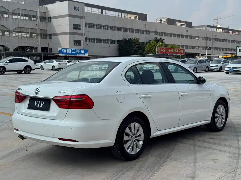 Volkswagen Lavida — миниатюра 4