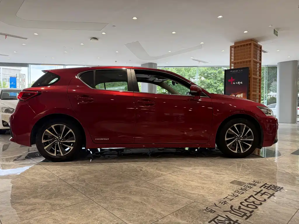 Lexus CT — миниатюра 9