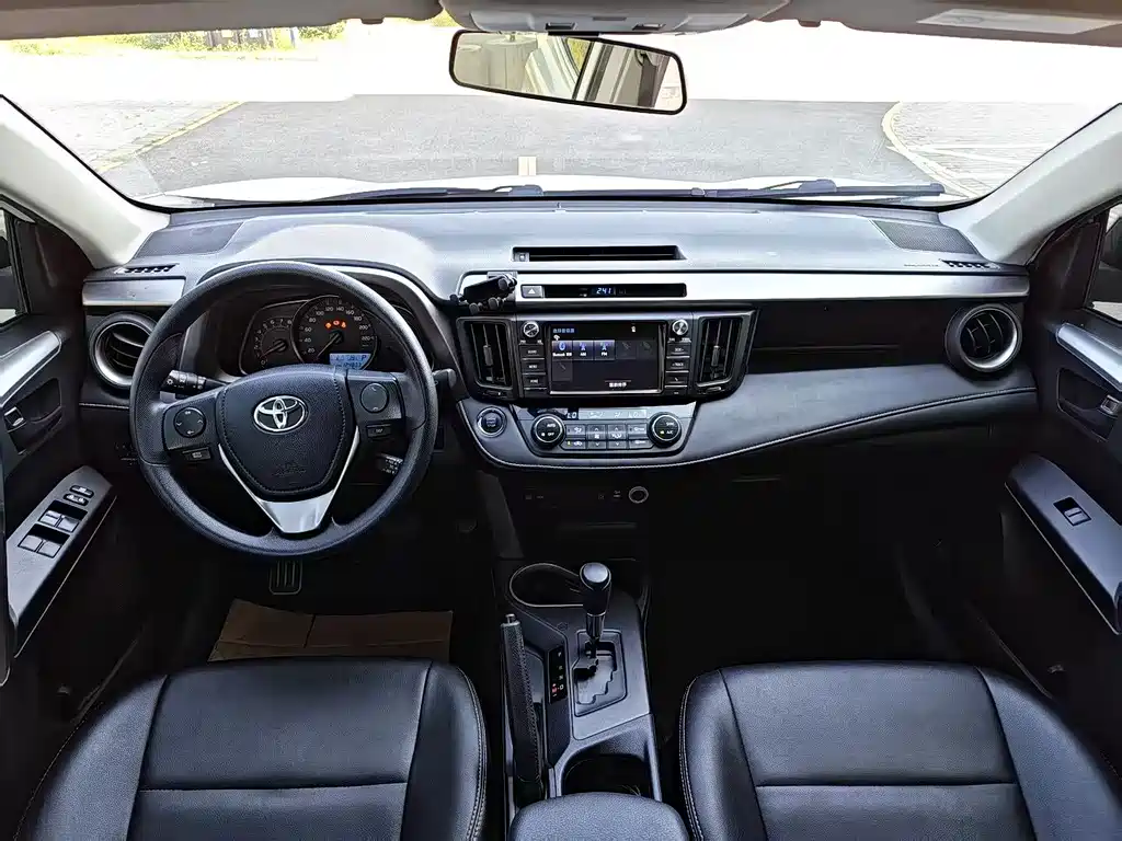 Toyota RAV4 — миниатюра 5