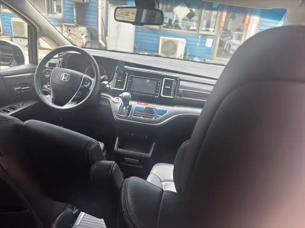 Honda Elysion — миниатюра 18