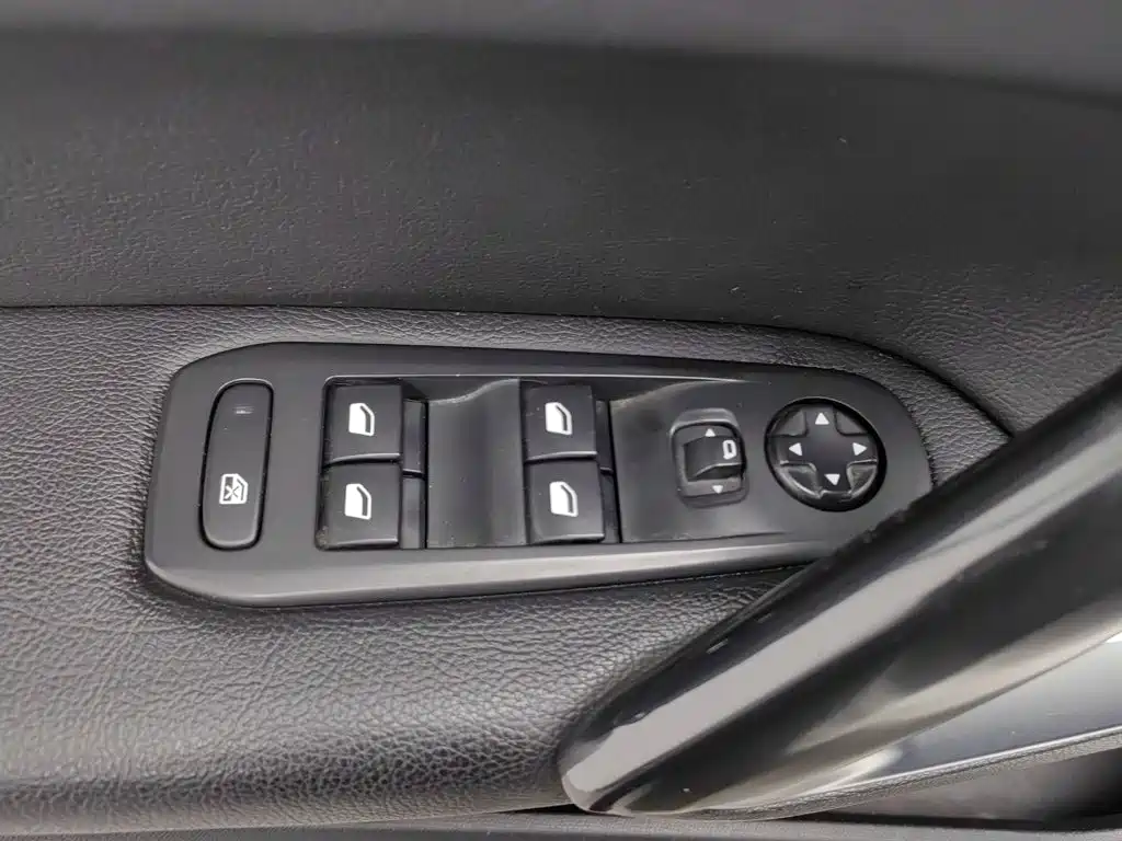 Peugeot 408 — миниатюра 9
