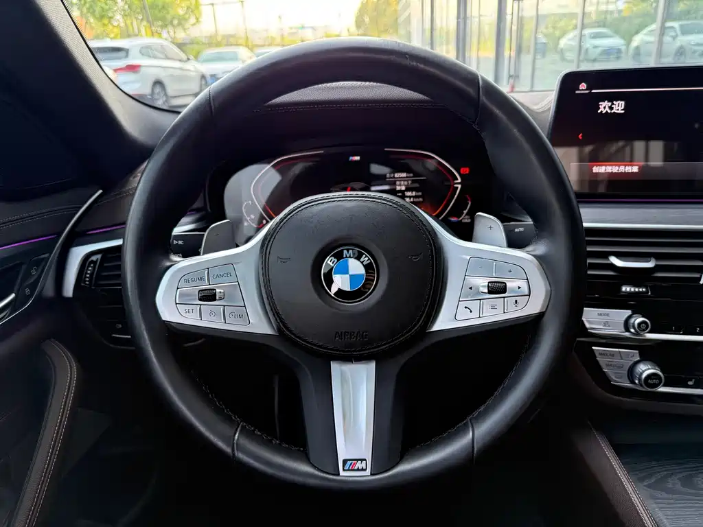BMW 5 Series — миниатюра 9