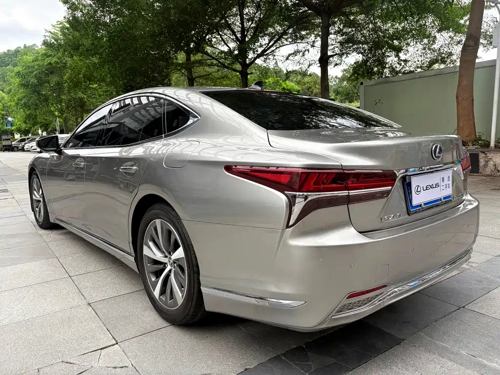 Lexus LS — миниатюра 10