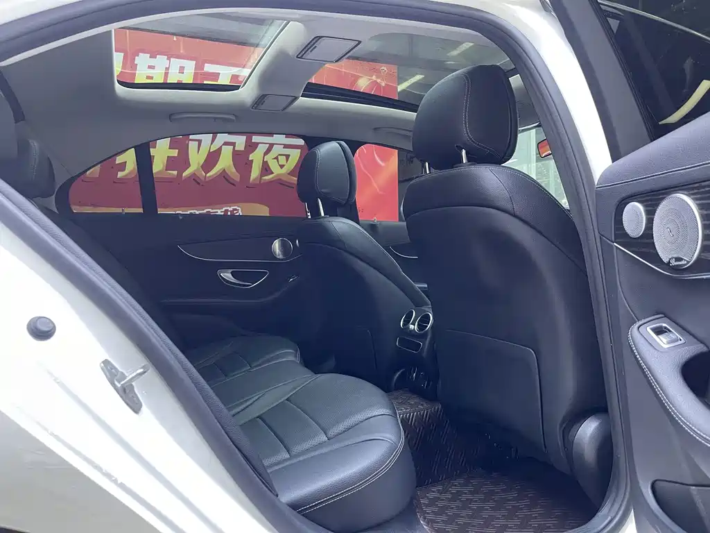 Mercedes-Benz C-Class — миниатюра 11