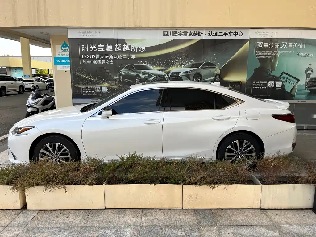 Lexus ES — миниатюра 4