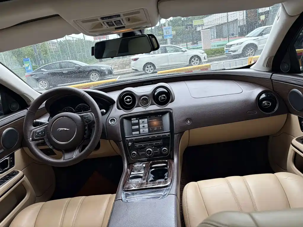 Jaguar XJ — миниатюра 8