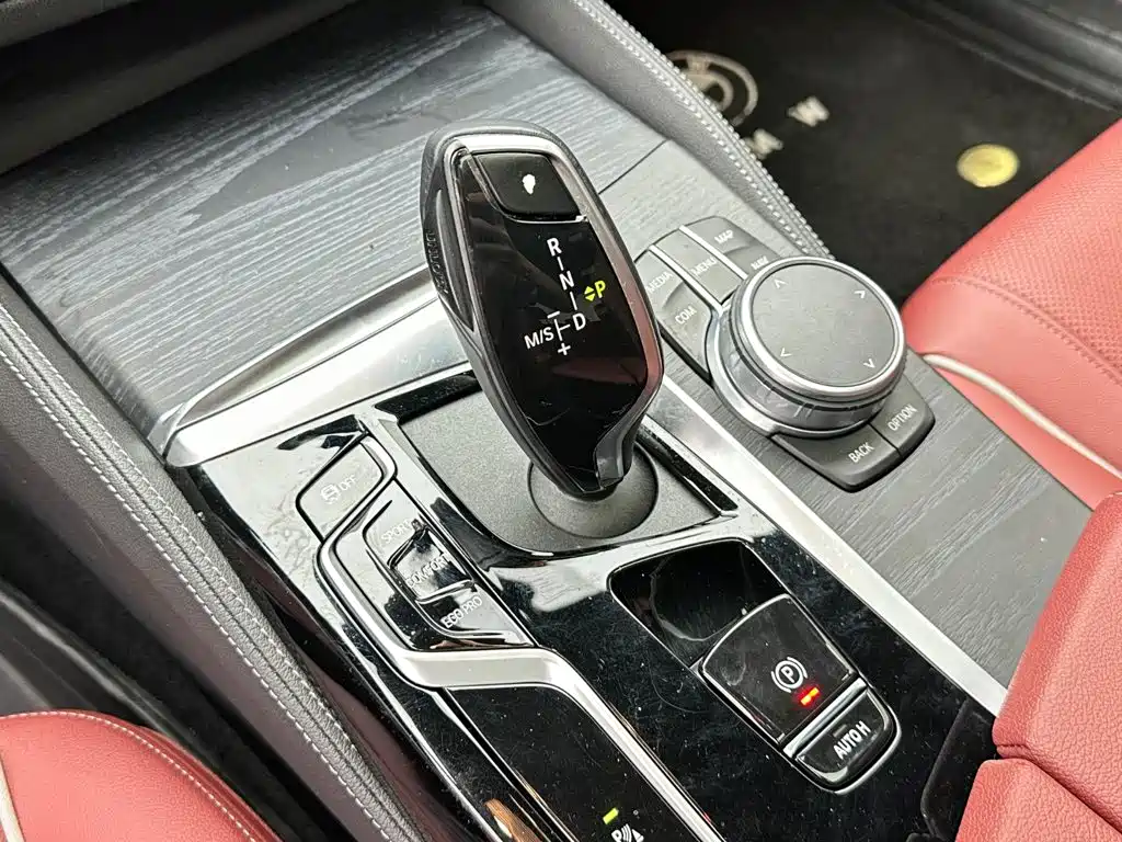 BMW 5 Series — миниатюра 14