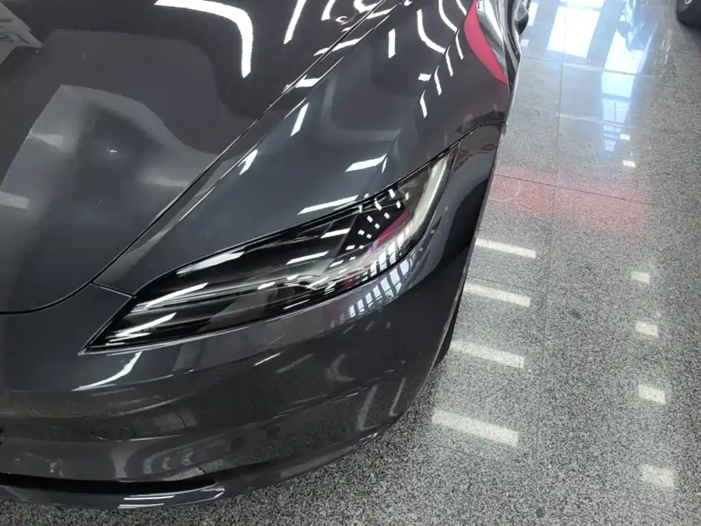 Tesla Model 3 — миниатюра 24