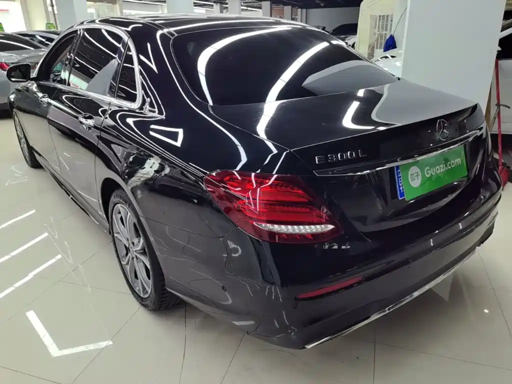 Mercedes-Benz E-Class — миниатюра 5