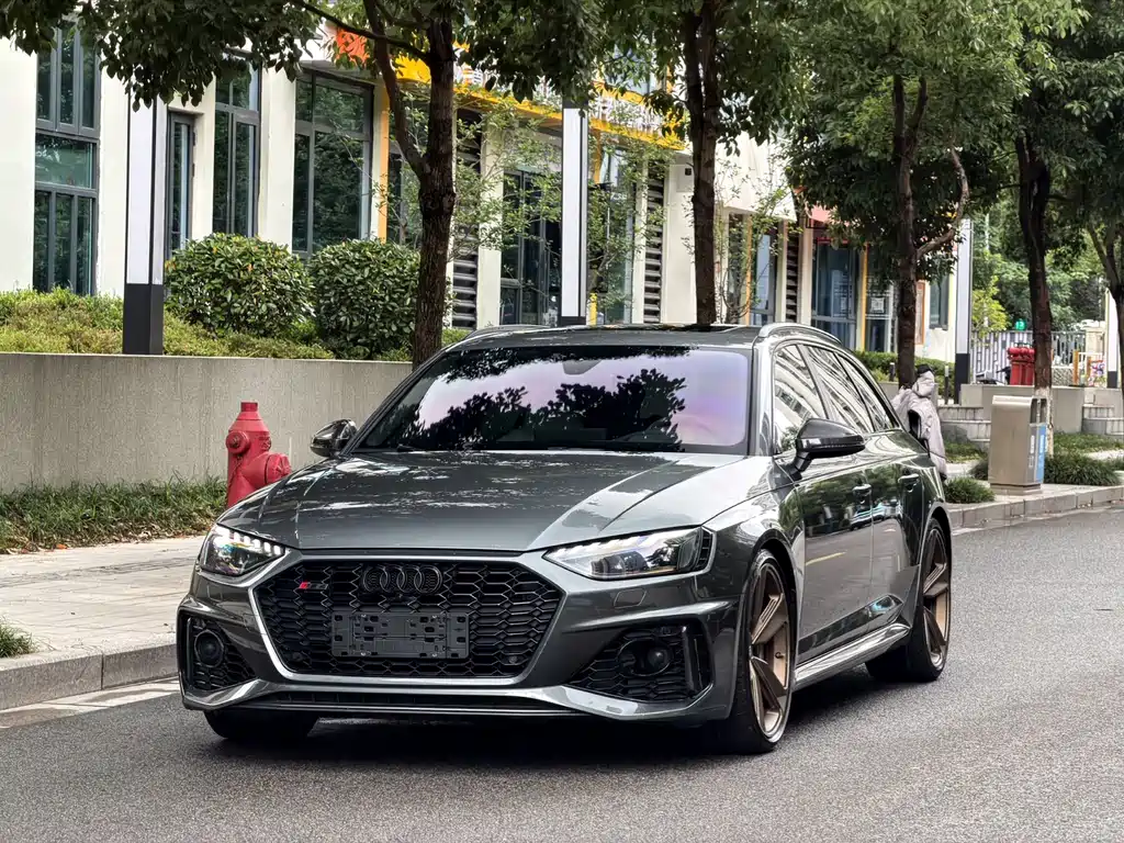 Купить Audi RS 4
