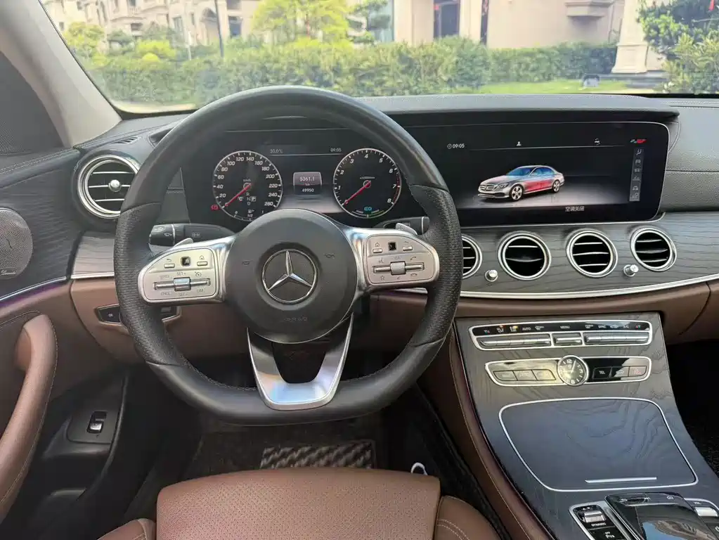 Mercedes-Benz E-Class — миниатюра 7