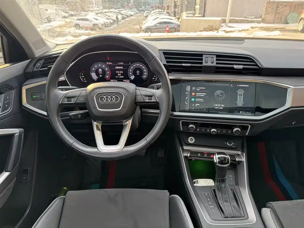 AUDI Q3
