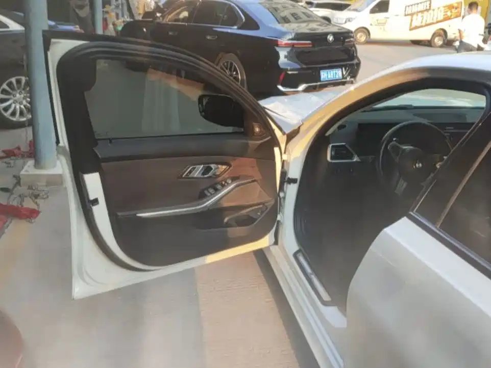 BMW 3 Series — миниатюра 10